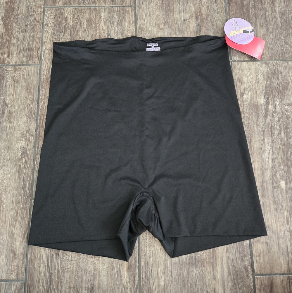 Spanx Hide and Sleek Shorts Size 3X